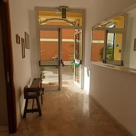 Ubika Hotel 2*